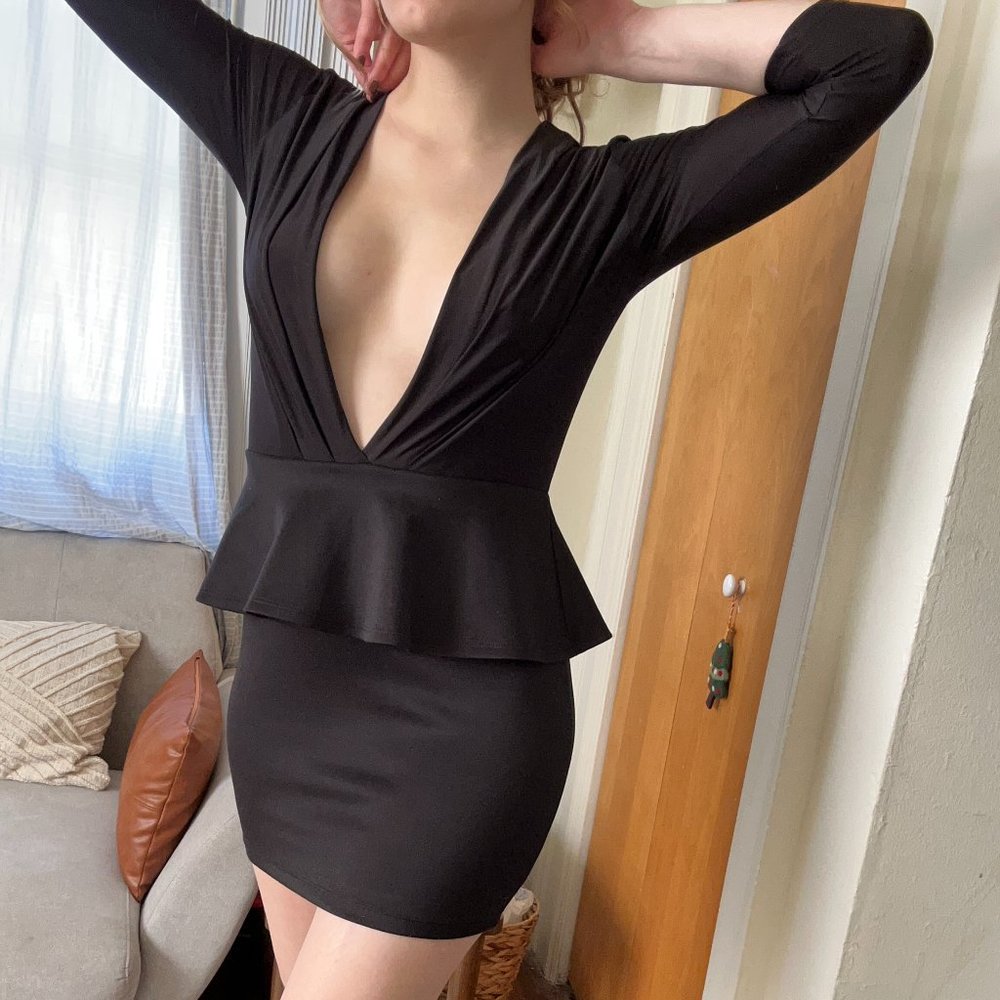 FREE SHIP Elegant Black Deep V Neck Peplum Dress (M)